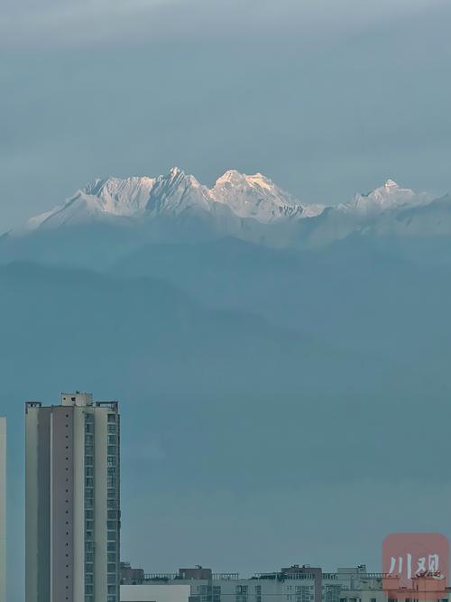 “在成都遥望雪山”获中国户外金犀牛奖